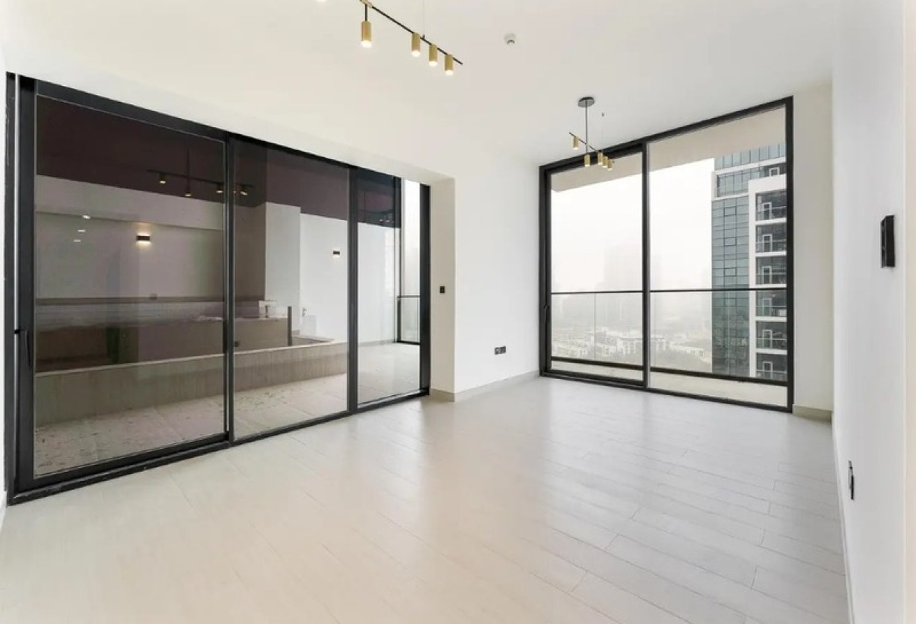 RENTED | POOL | NEGOTIABLE | CLOSED KITCHEN gallery image