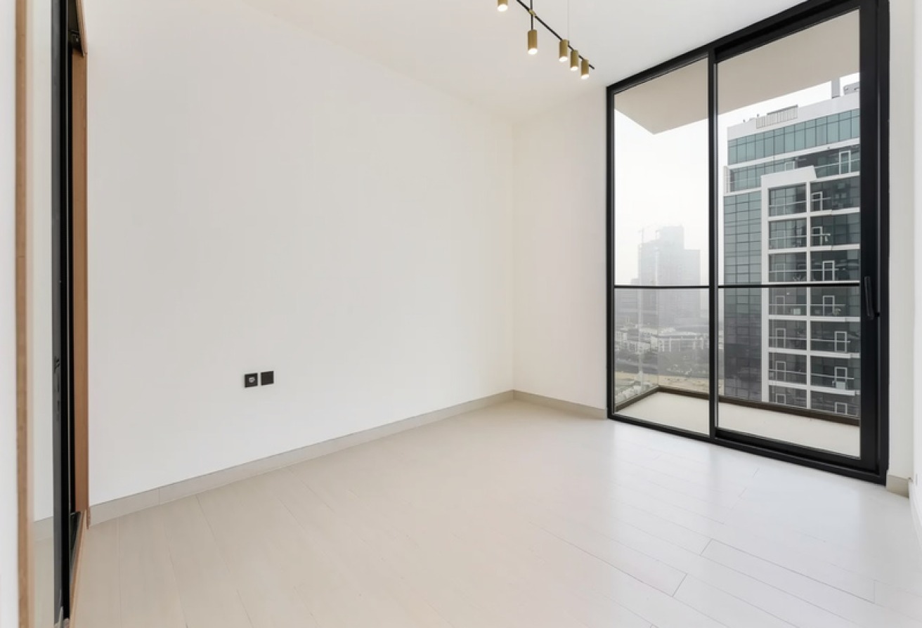 RENTED | POOL | NEGOTIABLE | CLOSED KITCHEN gallery image