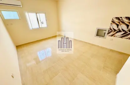 Apartment - 1 Bathroom for rent in Muwailih Building - Muwaileh - Sharjah
