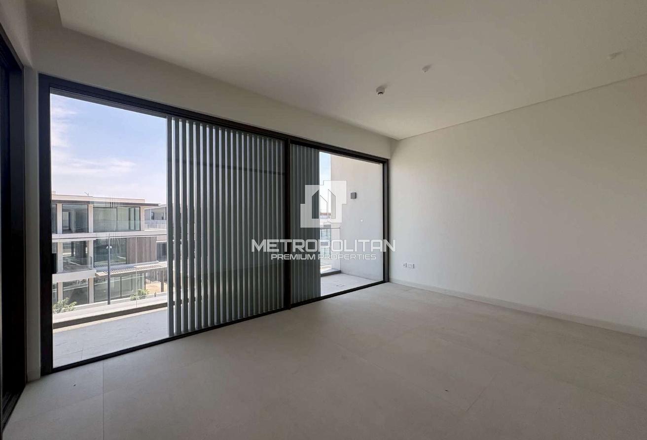 Great Location|Close to Mall |Open View|Middle G+2 photo 13