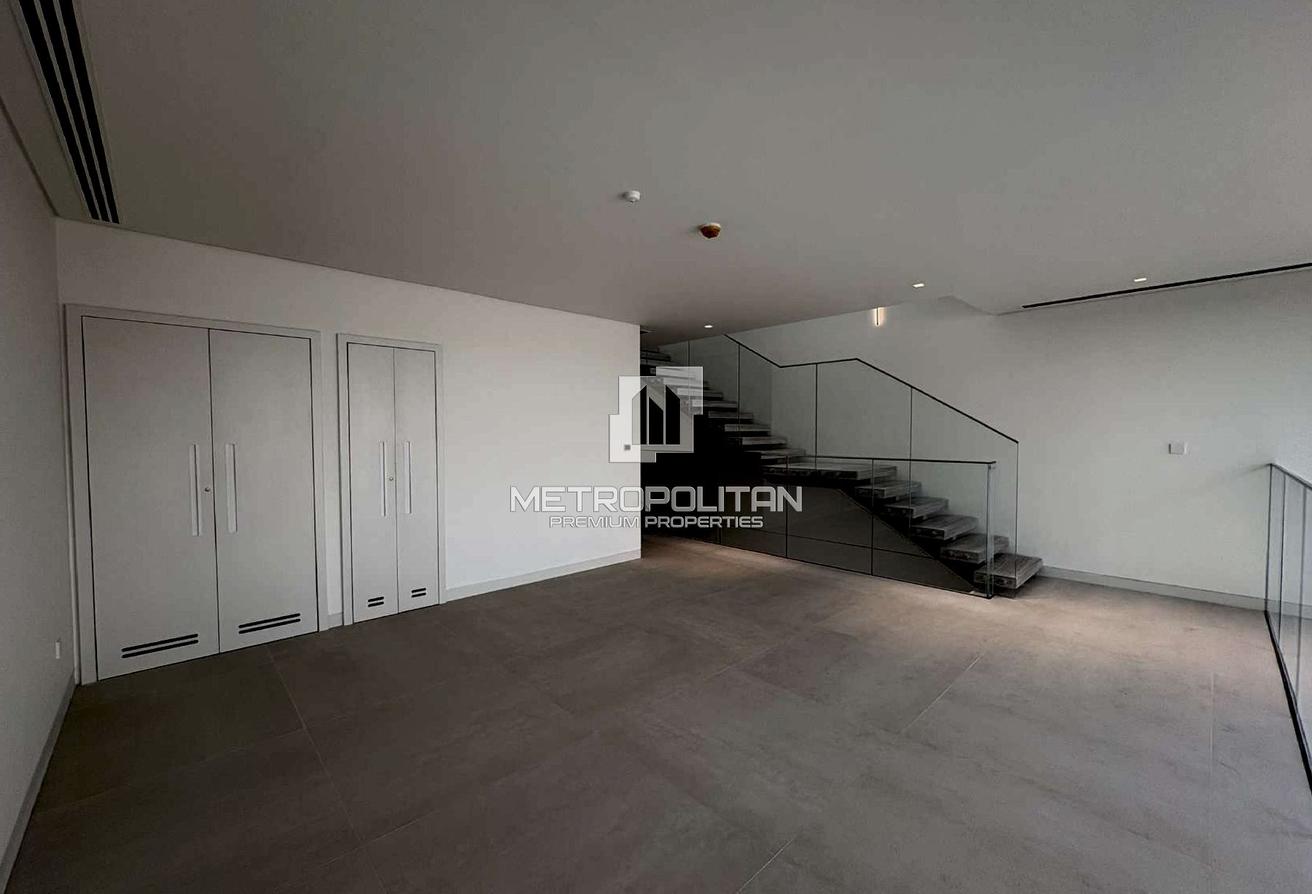 Great Location|Close to Mall |Open View|Middle G+2 photo 7