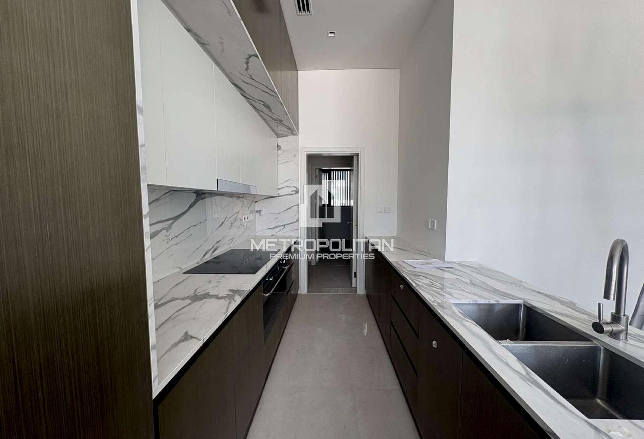 Great Location|Close to Mall |Open View|Middle G+2 photo 5