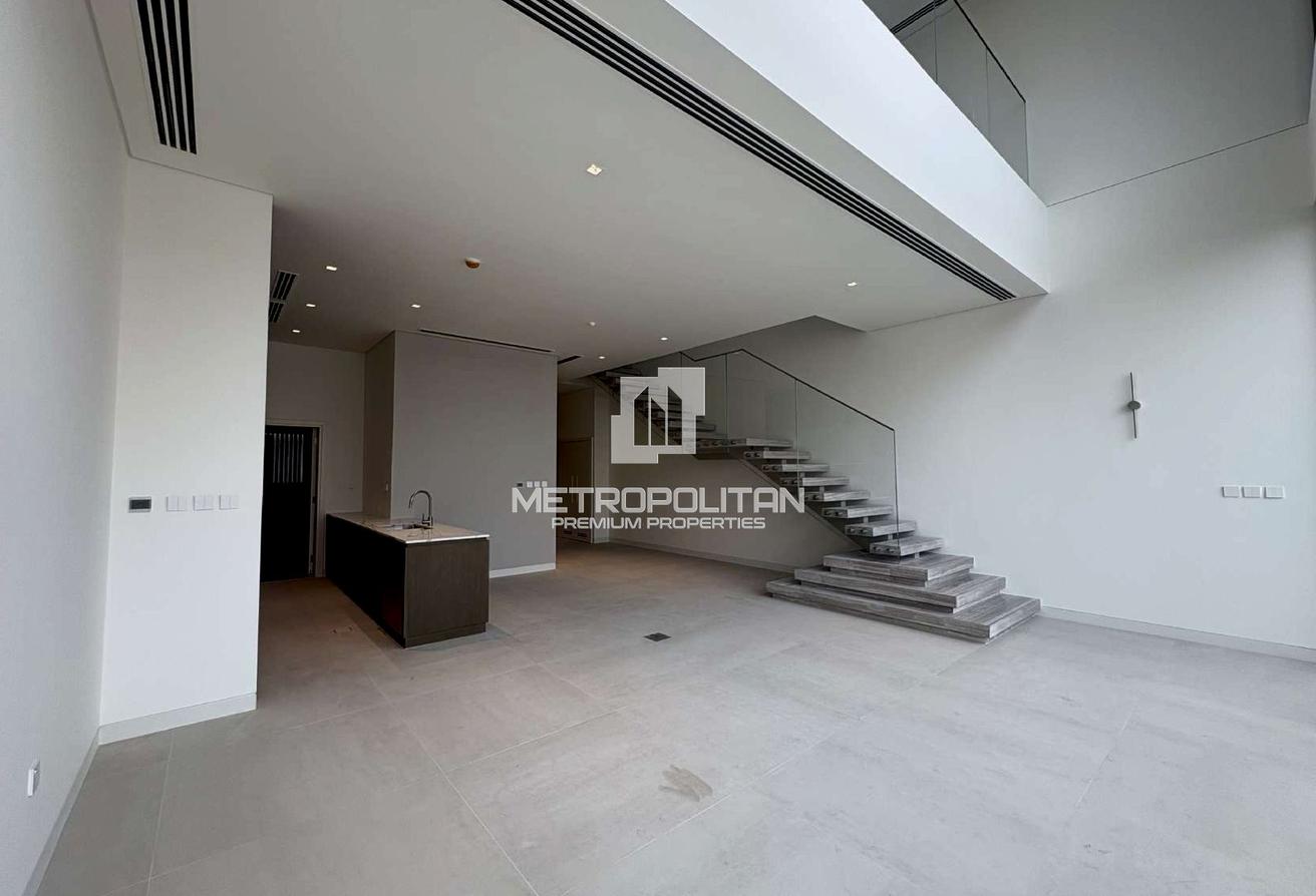 Great Location|Close to Mall |Open View|Middle G+2
