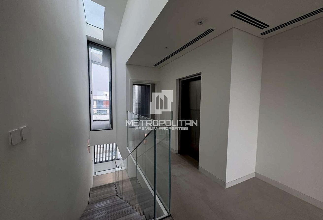 Great Location|Close to Mall |Open View|Middle G+2 photo 8