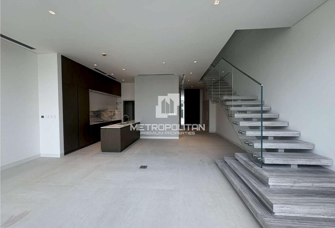 Great Location|Close to Mall |Open View|Middle G+2 photo 2