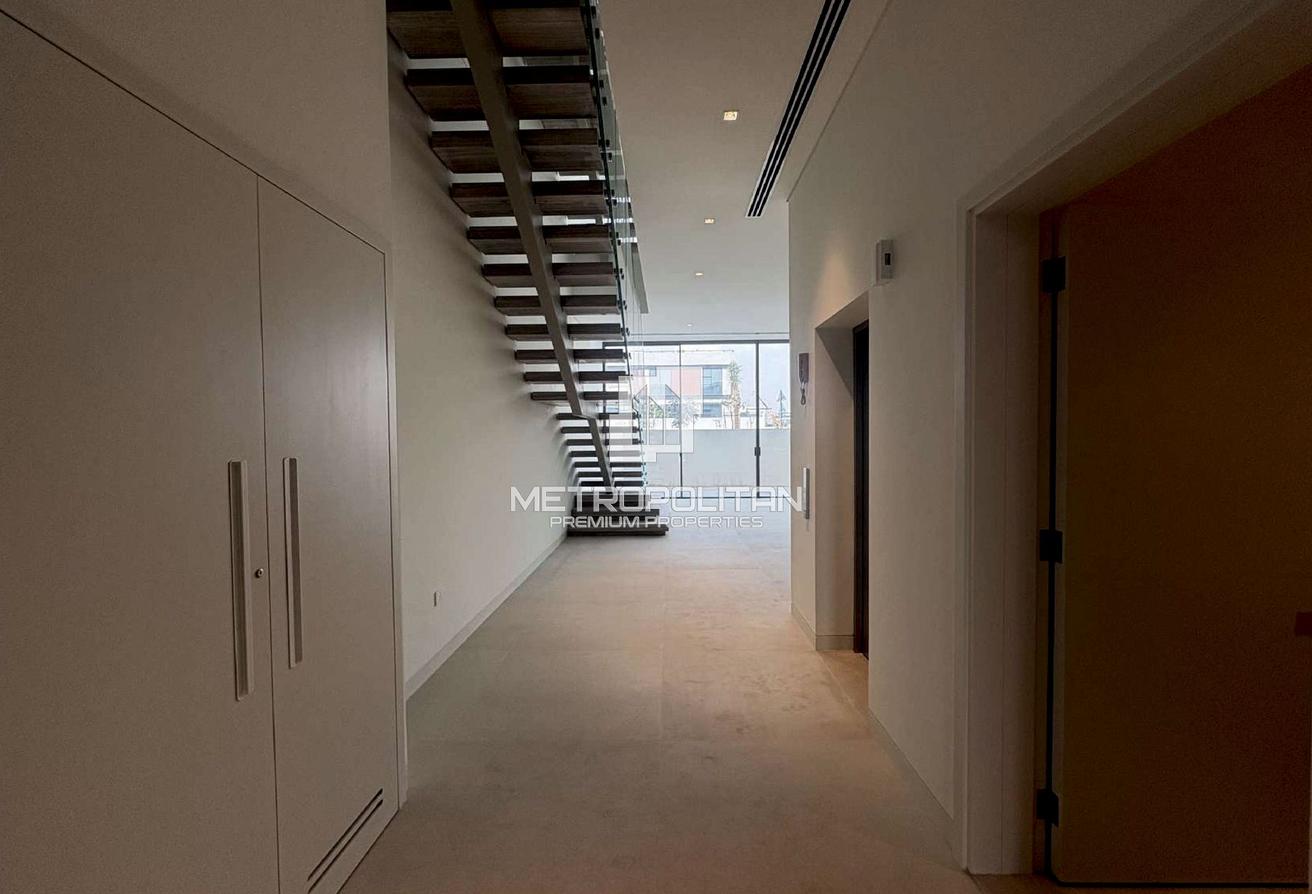 Great Location|Close to Mall |Open View|Middle G+2 photo 6