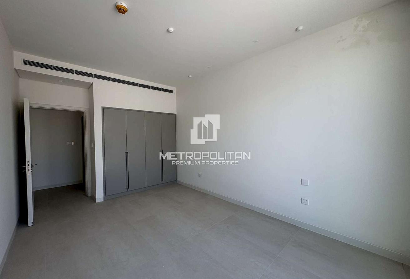 Great Location|Close to Mall |Open View|Middle G+2 photo 12