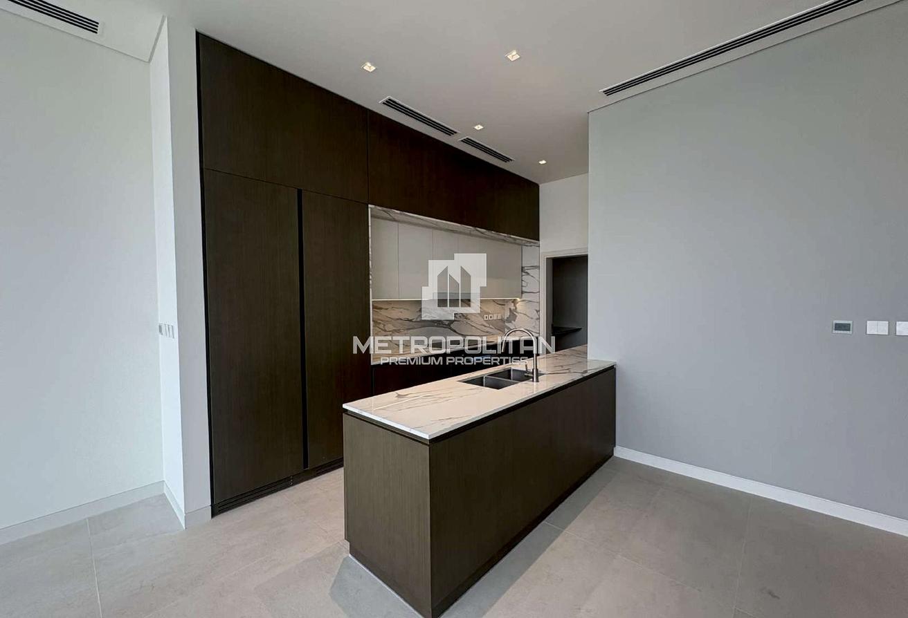 Great Location|Close to Mall |Open View|Middle G+2 photo 4
