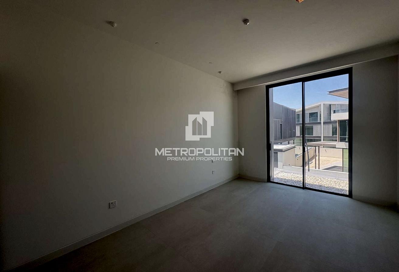 Great Location|Close to Mall |Open View|Middle G+2 photo 11
