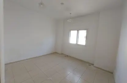 شقة - 2 غرف نوم - 2 حمامات للايجار في المحطة - القاسمية - الشارقة