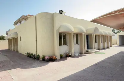 Villa - 4 Bedrooms - 6 Bathrooms for rent in Al Ghubaiba - Halwan - Sharjah