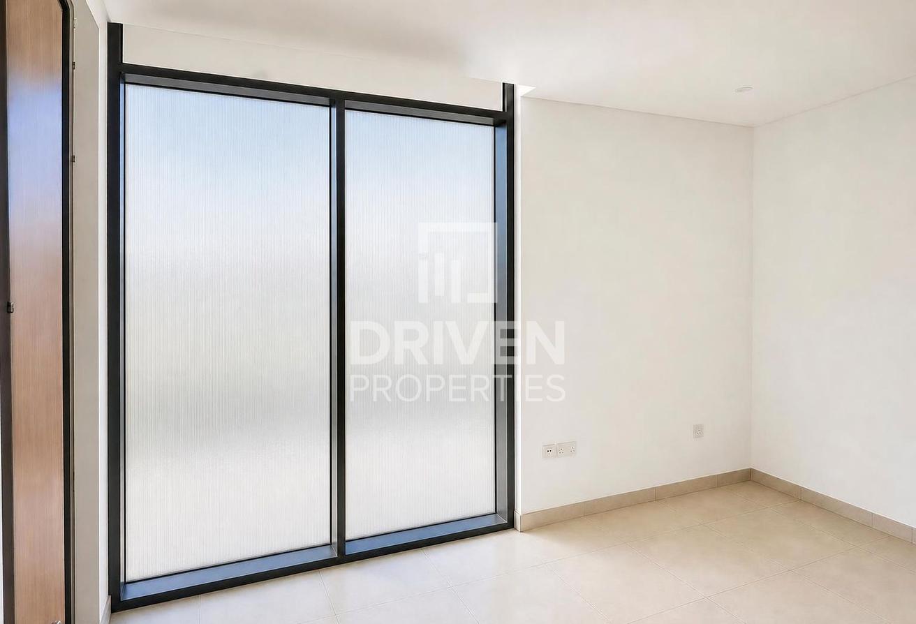 Brand New | Spacious and Bright | Vacant photo 5