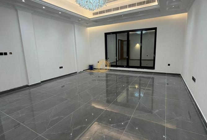 81122839 - Property Image 3