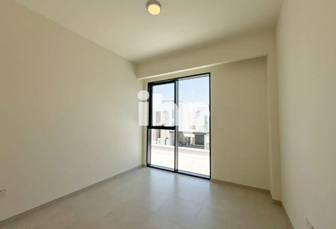 Poolside Vacant | Luxury living | Ready to occupy photo 8
