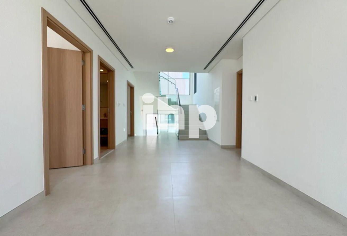Poolside Vacant | Luxury living | Ready to occupy photo 11