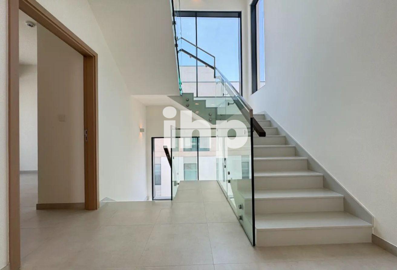 Poolside Vacant | Luxury living | Ready to occupy photo 6