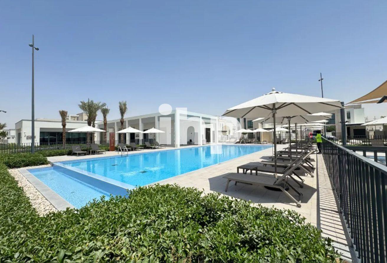 Poolside Vacant | Luxury living | Ready to occupy photo 4