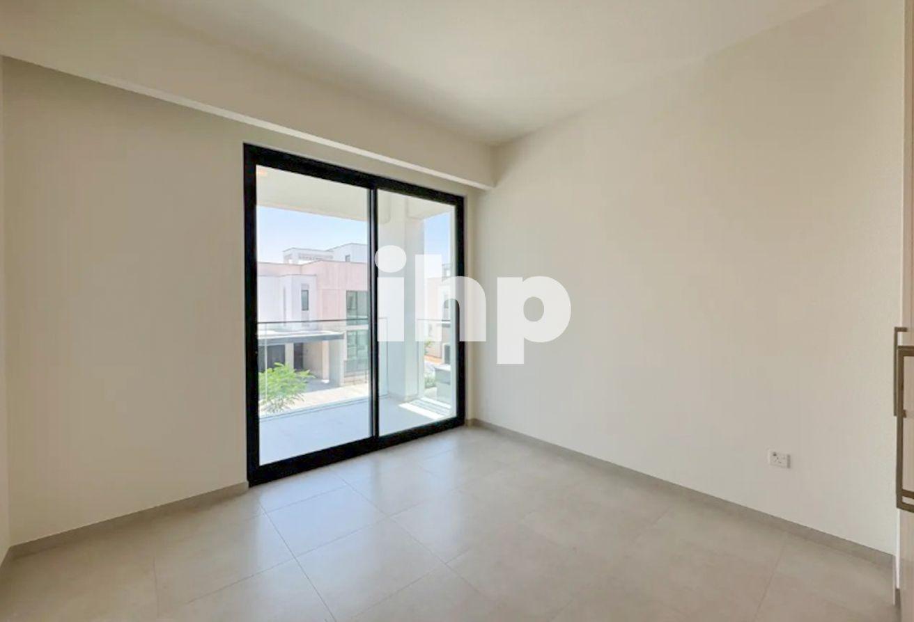 Poolside Vacant | Luxury living | Ready to occupy photo 7