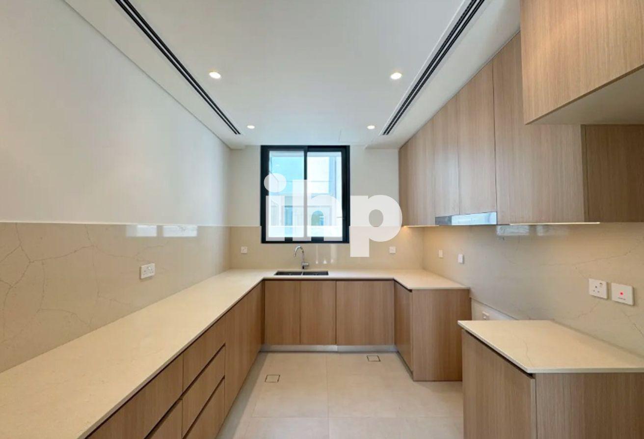 Poolside Vacant | Luxury living | Ready to occupy photo 5