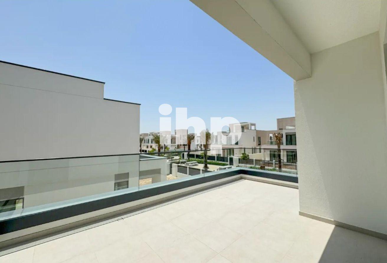 Poolside Vacant | Luxury living | Ready to occupy photo 10