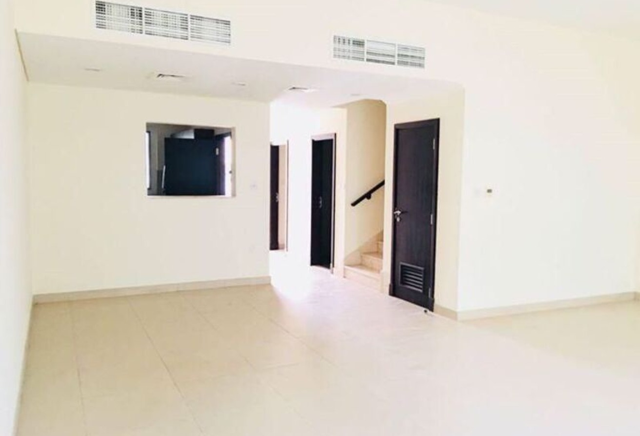 Elegant 3BR + Maid Corner Villa | Warsan Village gallery image