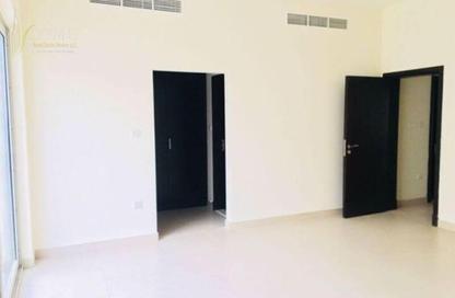 فيلا - 3 غرف نوم - 4 حمامات للايجار في قريه ورسان  بلوك آ - قرية ورسان - المدينة العالمية - دبي