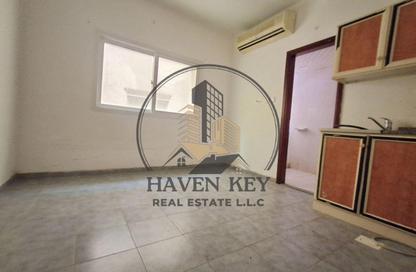 Apartment - Studio - 1 for rent in Muwaileh - Sharjah