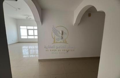 Apartment - 2 Bedrooms - 3 Bathrooms for rent in Bu Tina - Al Sharq - Sharjah