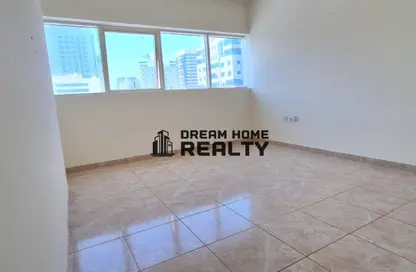 شقة - 2 غرف نوم - 3 حمامات للايجار في التعاون - الشارقة شقة - 2 غرف نوم - 3 حمامات للايجار في التعاون - الشارقة