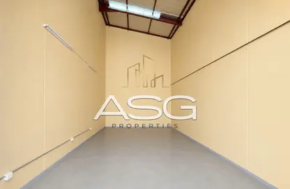 Warehouse - Studio - 1 Bathroom for rent in Umm Ramool - Dubai