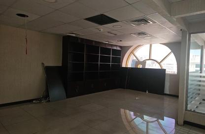 Office Space - 1 Bedroom for rent in Dana Al Garhoud - Al Garhoud - Dubai
