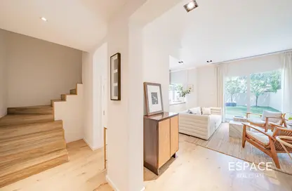 فيلا - 2 غرف نوم - 3 حمامات للبيع في الينابيع 14 - الينابيع - دبي