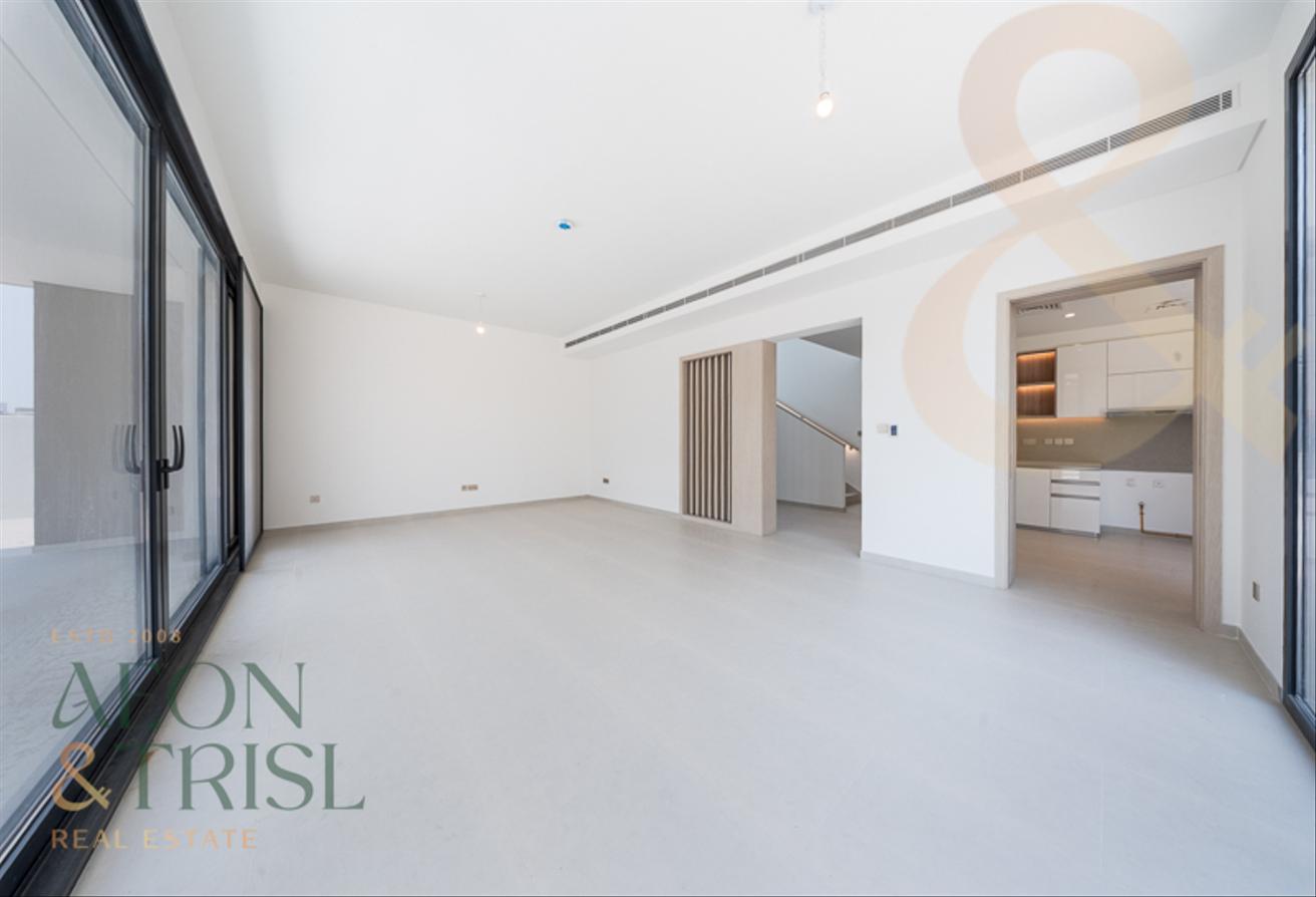 Brand New 4BR Villa | Private Pool | Huge Plot photo 16