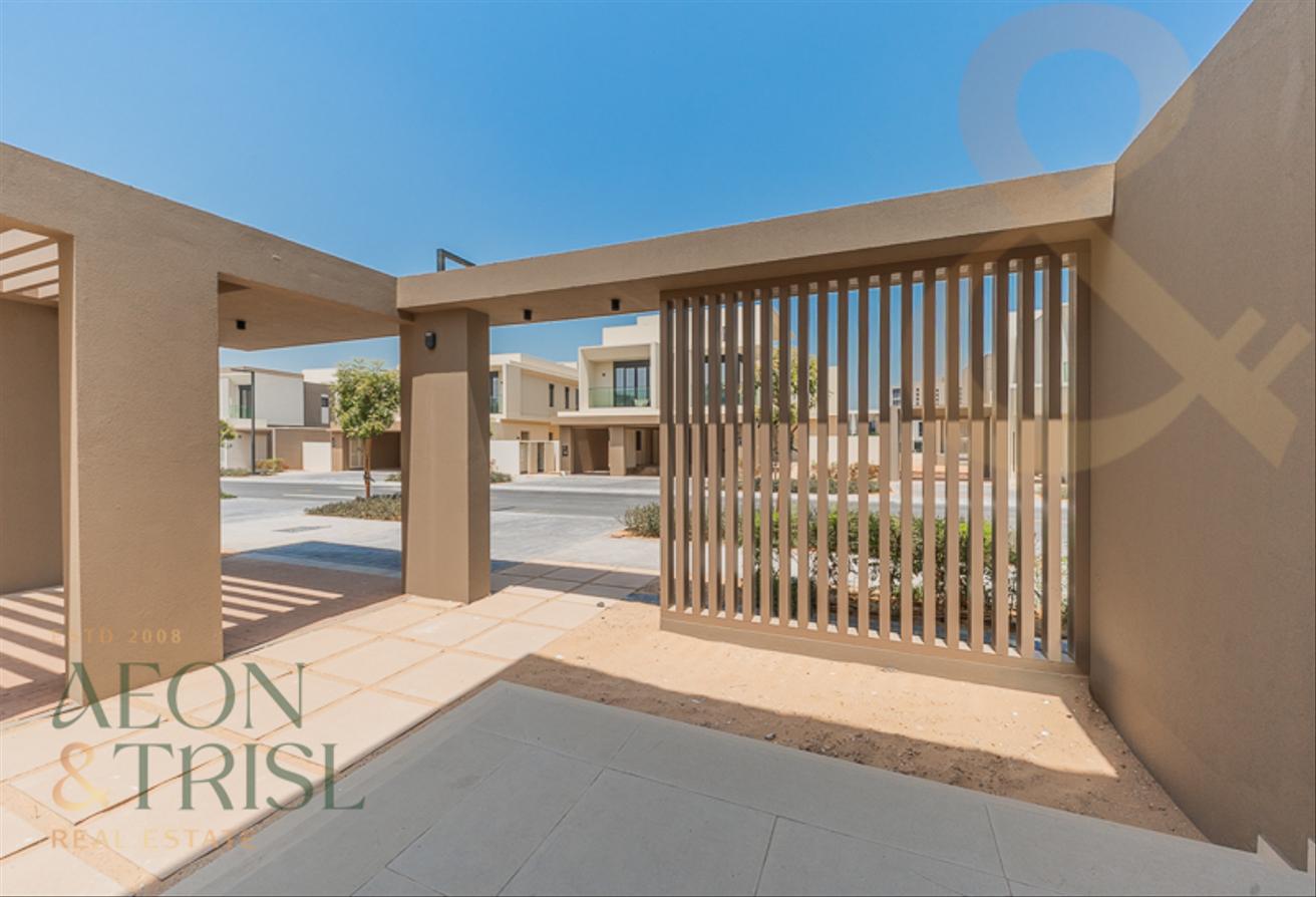 Brand New 4BR Villa | Private Pool | Huge Plot photo 10