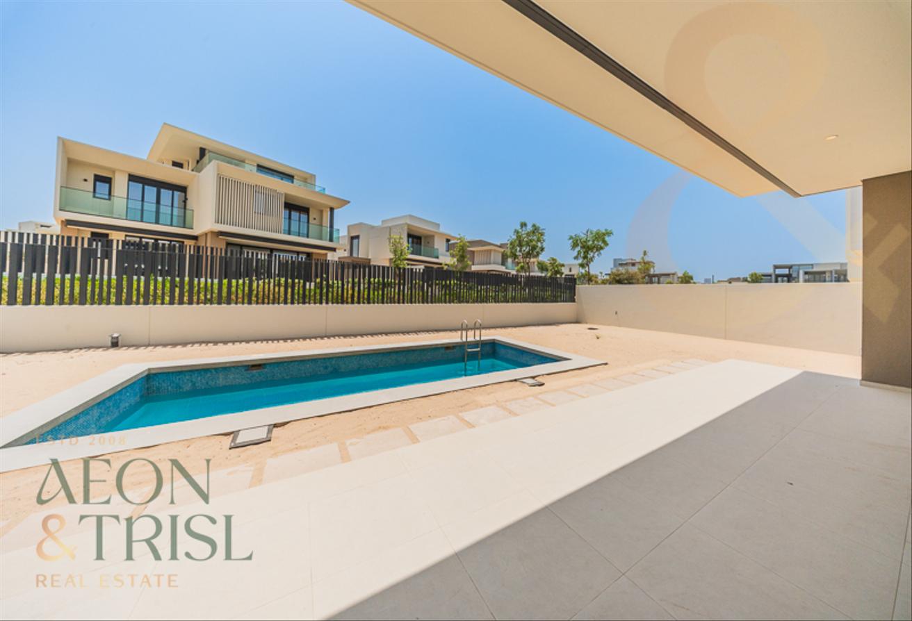 Brand New 4BR Villa | Private Pool | Huge Plot photo 4