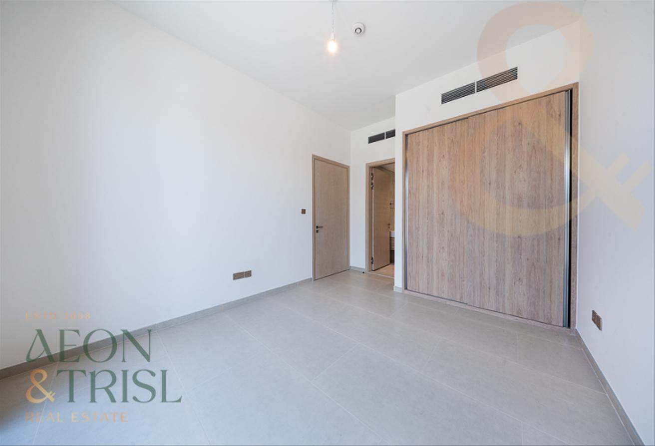 Brand New 4BR Villa | Private Pool | Huge Plot photo 8