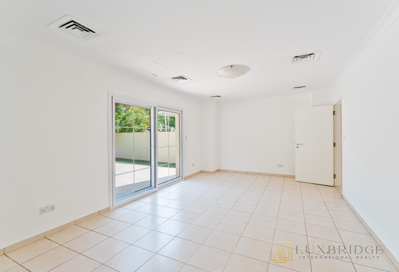 Exquisite Villa | Spacious Layout | Private Garden photo 8