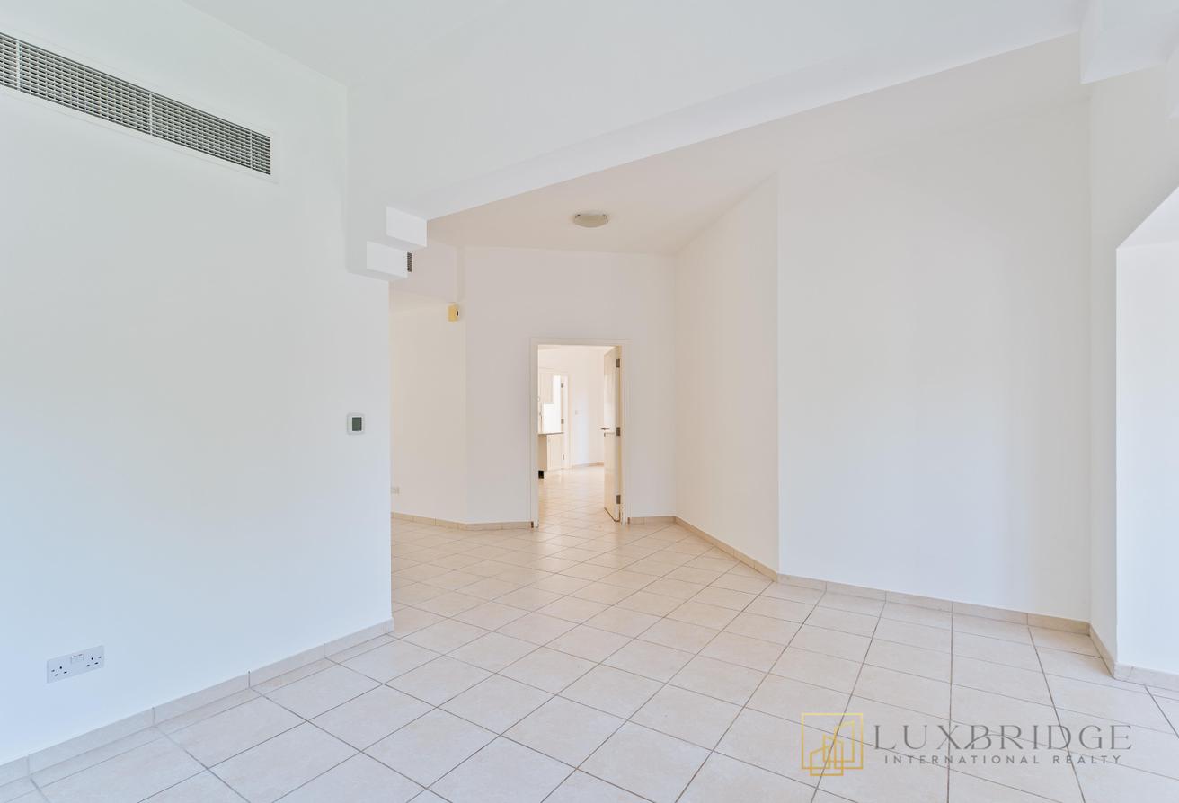 Exquisite Villa | Spacious Layout | Private Garden photo 10