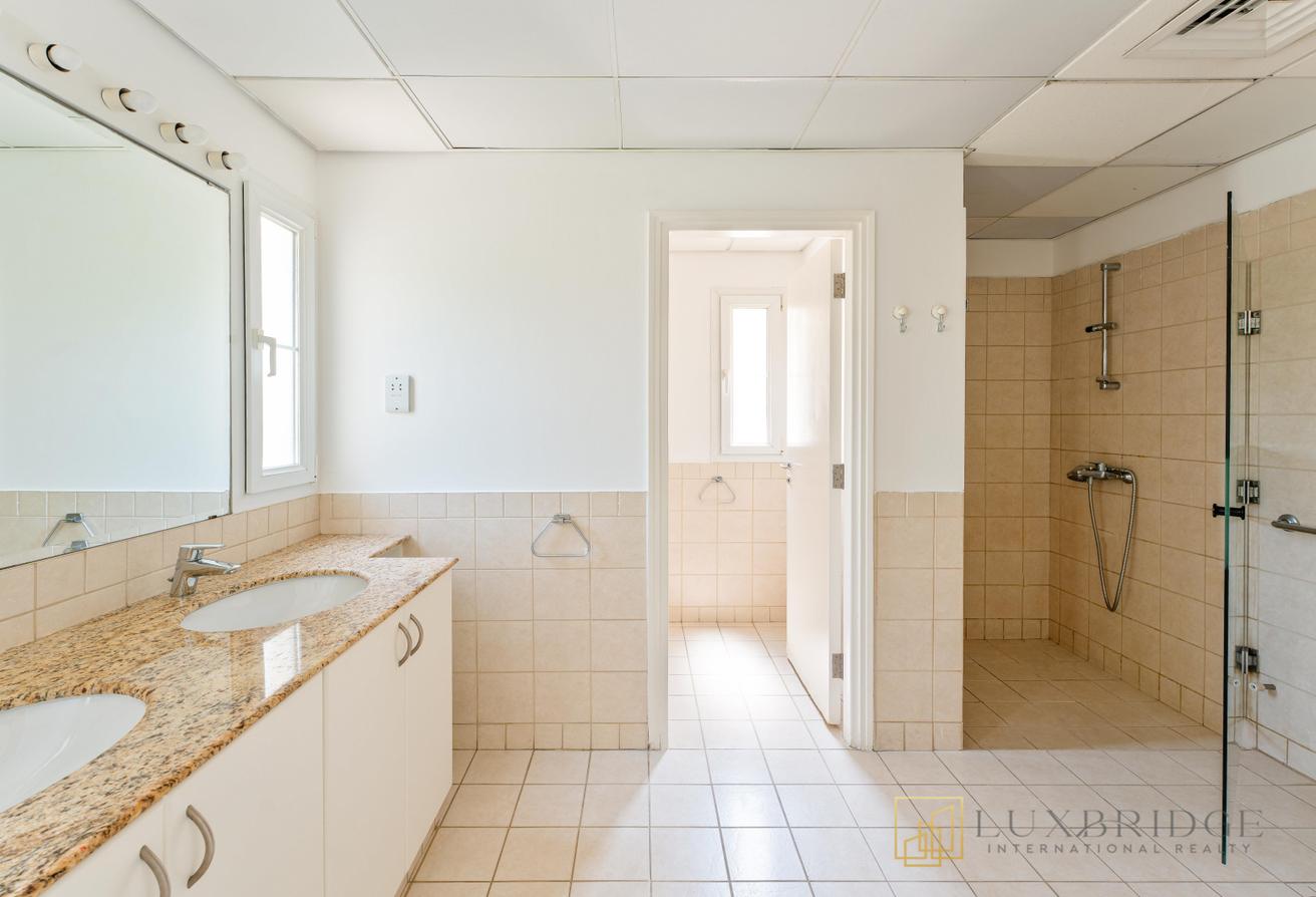 Exquisite Villa | Spacious Layout | Private Garden photo 23