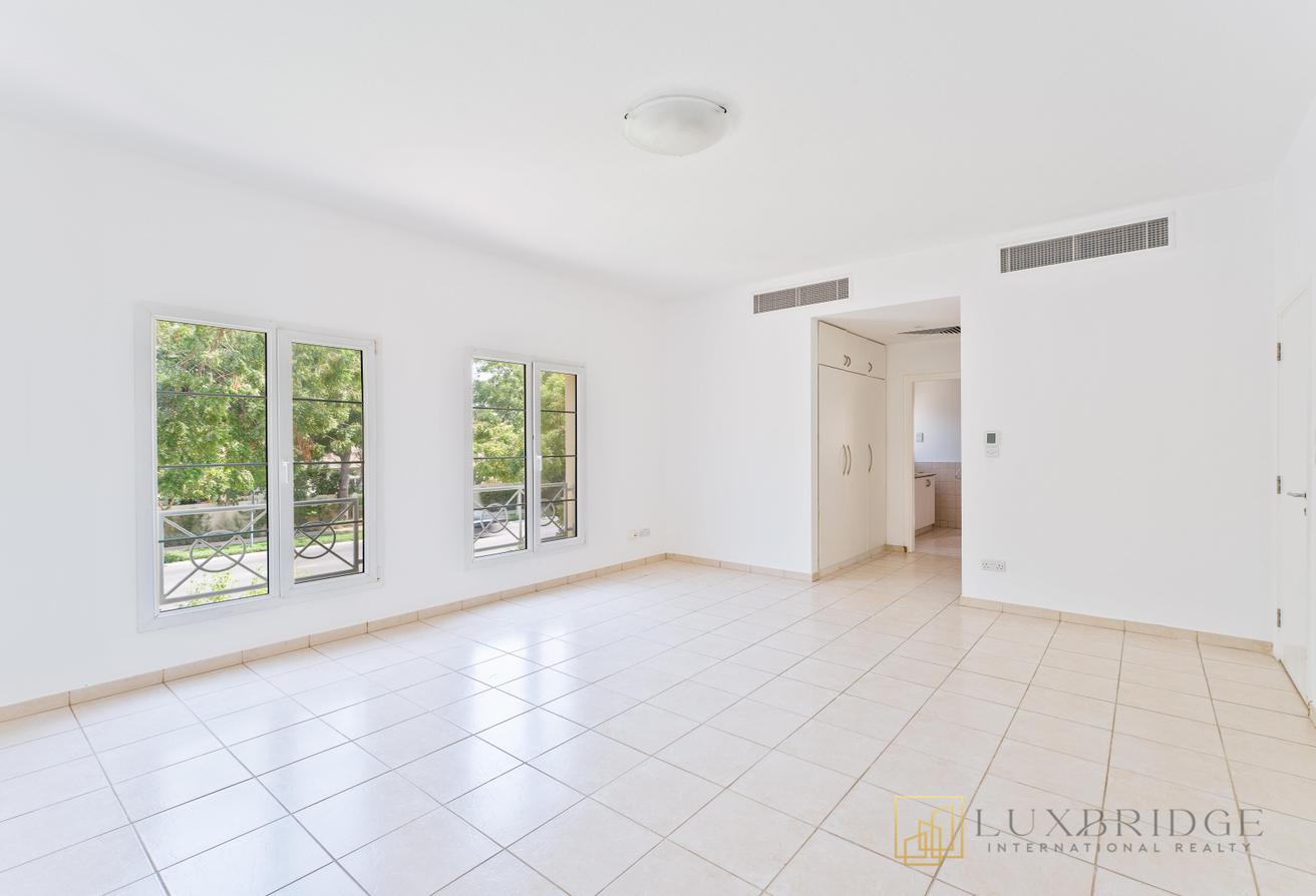 Exquisite Villa | Spacious Layout | Private Garden photo 6