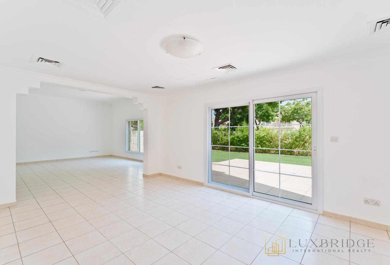 Exquisite Villa | Spacious Layout | Private Garden photo 4