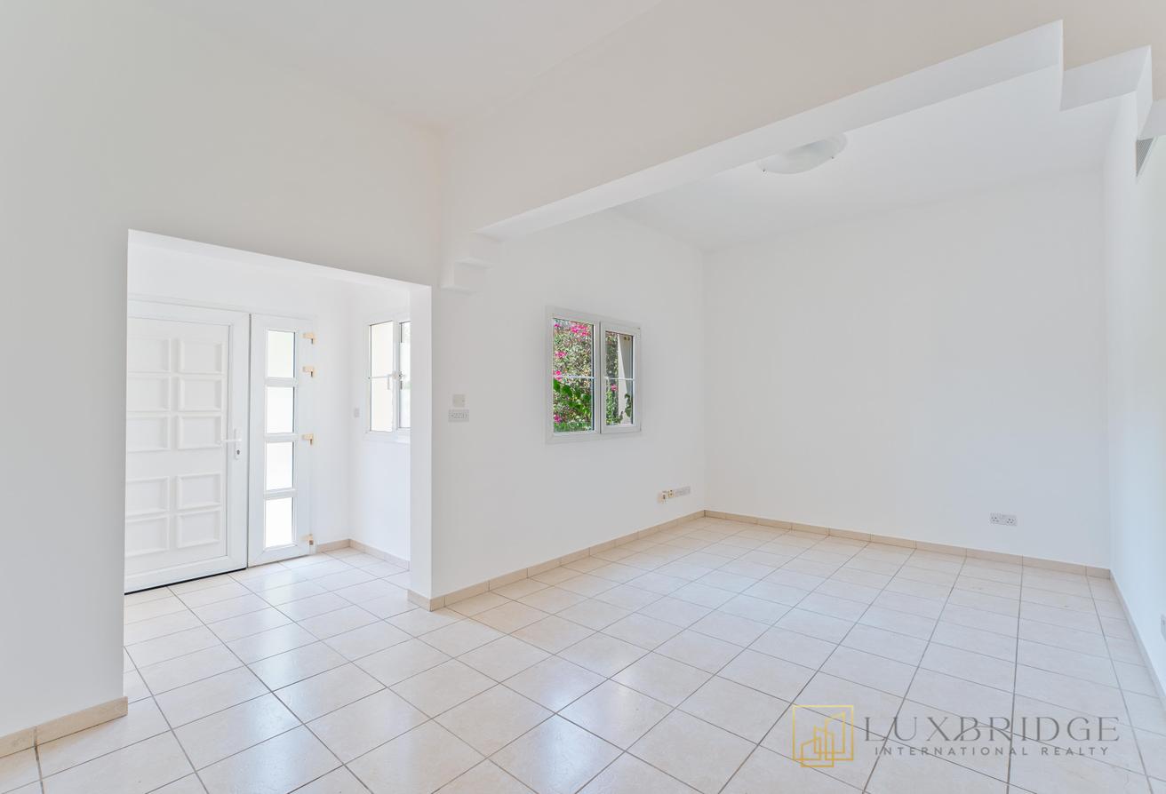 Exquisite Villa | Spacious Layout | Private Garden photo 7