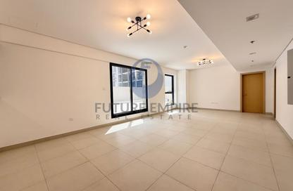 Apartment - 3 Bedrooms - 5 Bathrooms for rent in Haas Building - Jumeirah Garden City - Al Satwa - Dubai