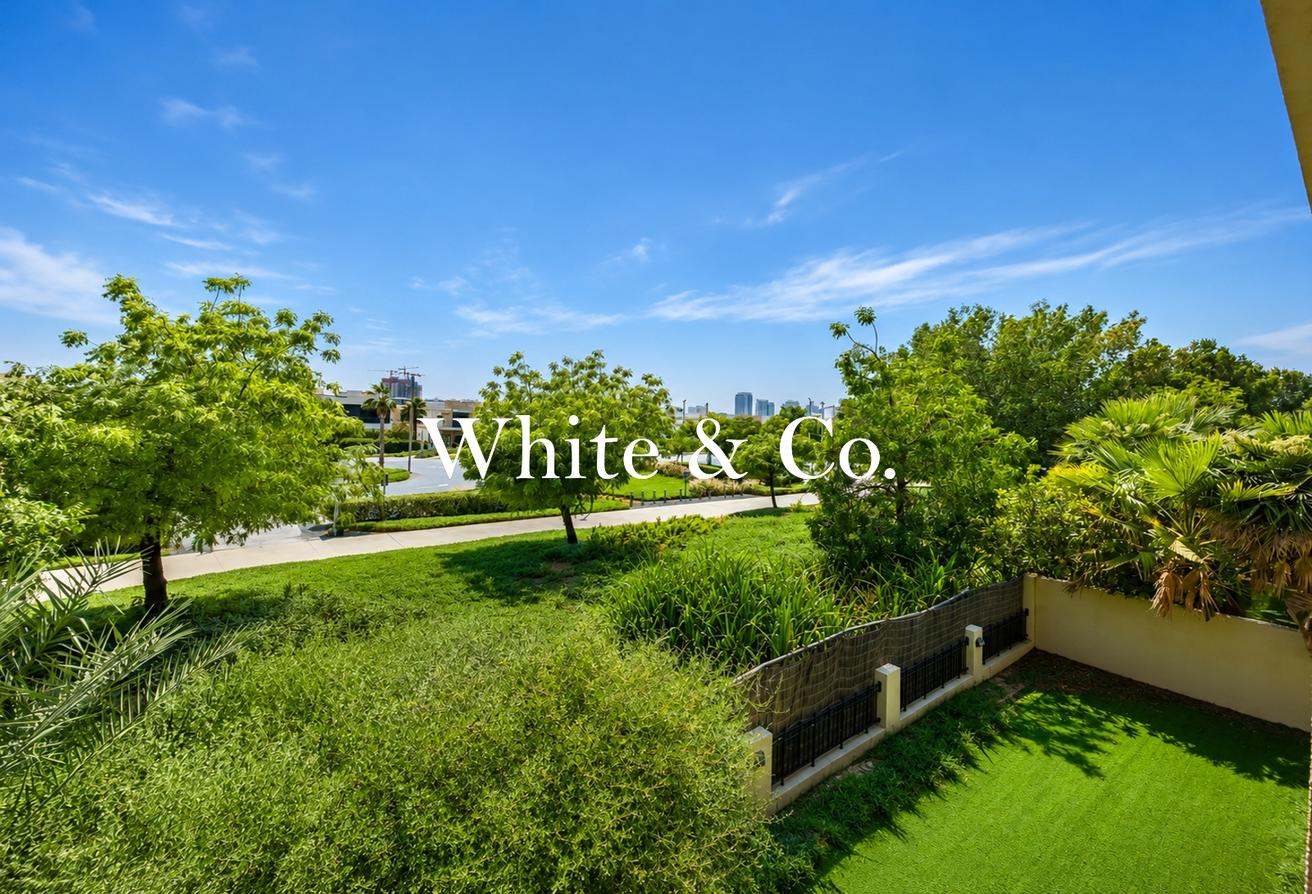 Single Row | Exterior Maids | V4 | large photo 8
