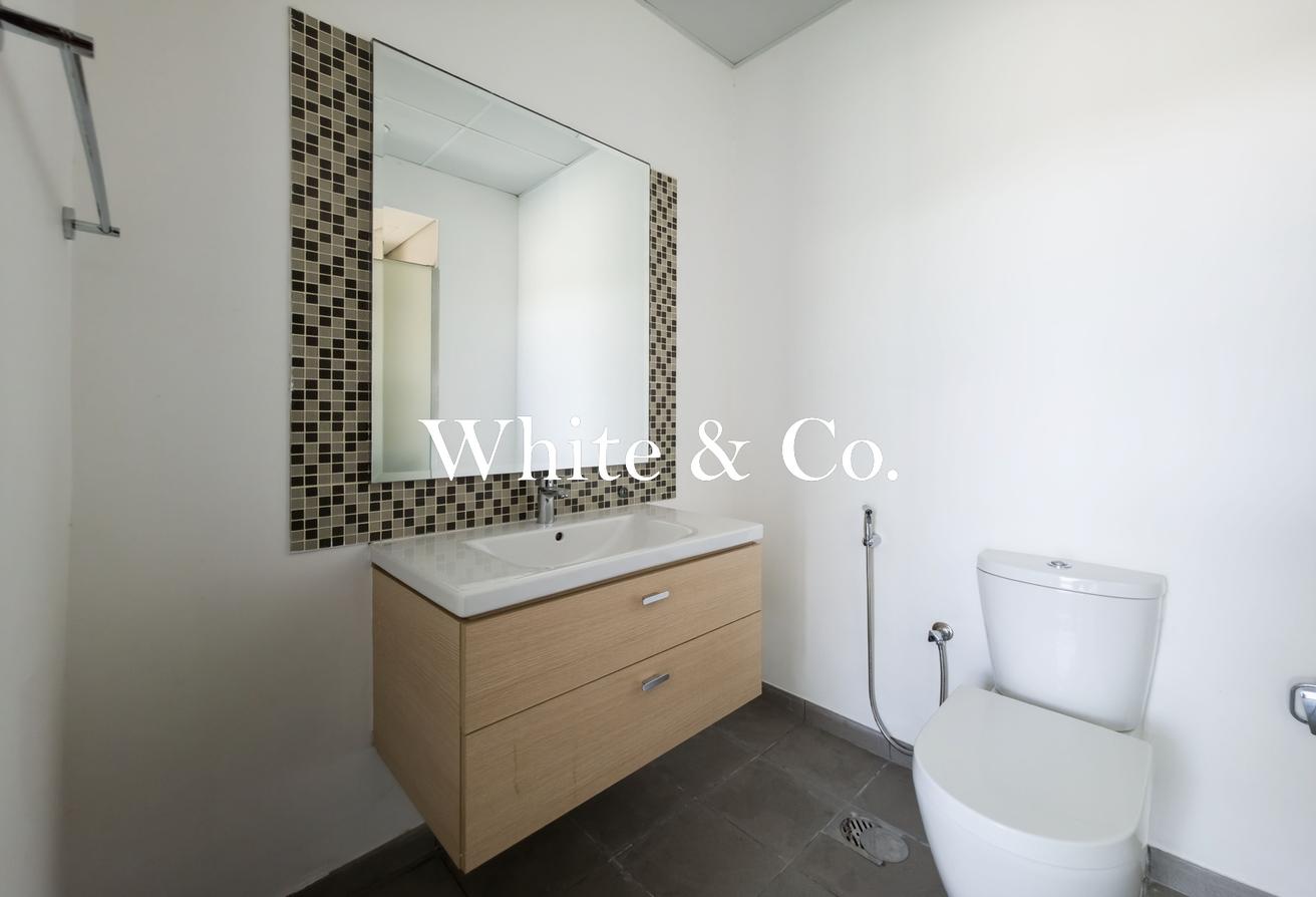 Single Row | Exterior Maids | V4 | large photo 18
