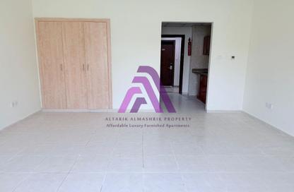 Apartment - Studio - 1 Bathroom for rent in Building IC1-EMR-23 - Emirates Cluster - International City - Dubai Apartment - Studio - 1 Bathroom for rent in Building IC1-EMR-23 - Emirates Cluster - International City - Dubai