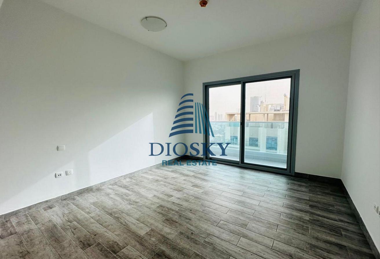 Spacious Unit | Pool View | Vacant & Ready photo 23