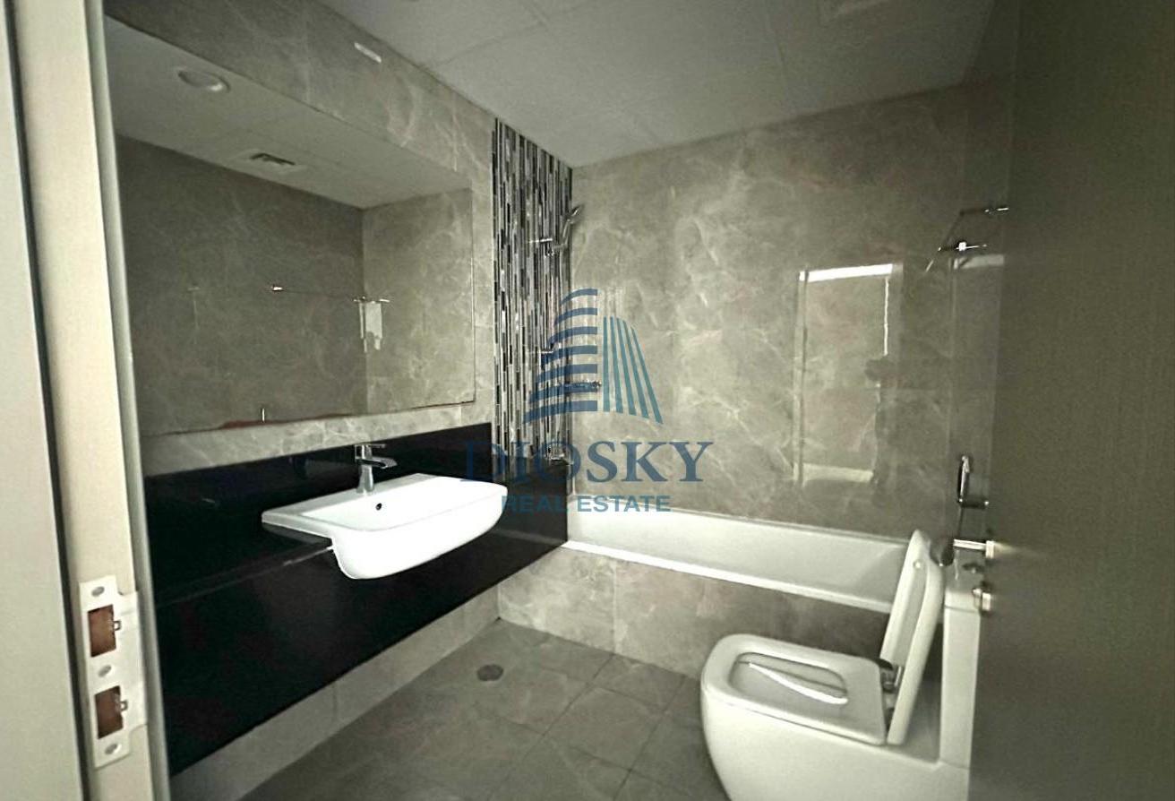 Spacious Unit | Pool View | Vacant & Ready photo 18