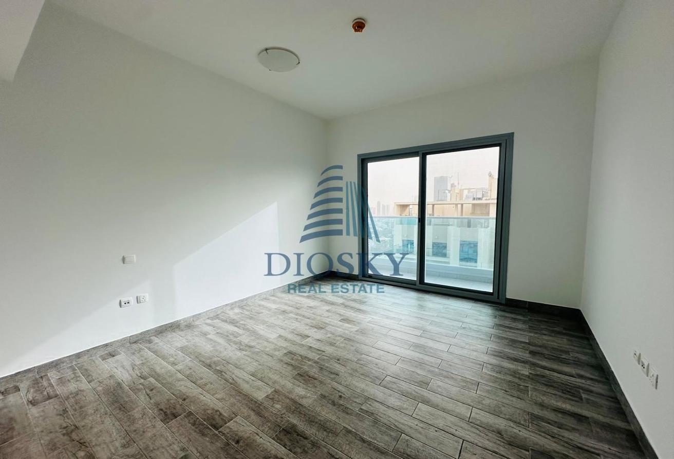 Spacious Unit | Pool View | Vacant & Ready photo 10