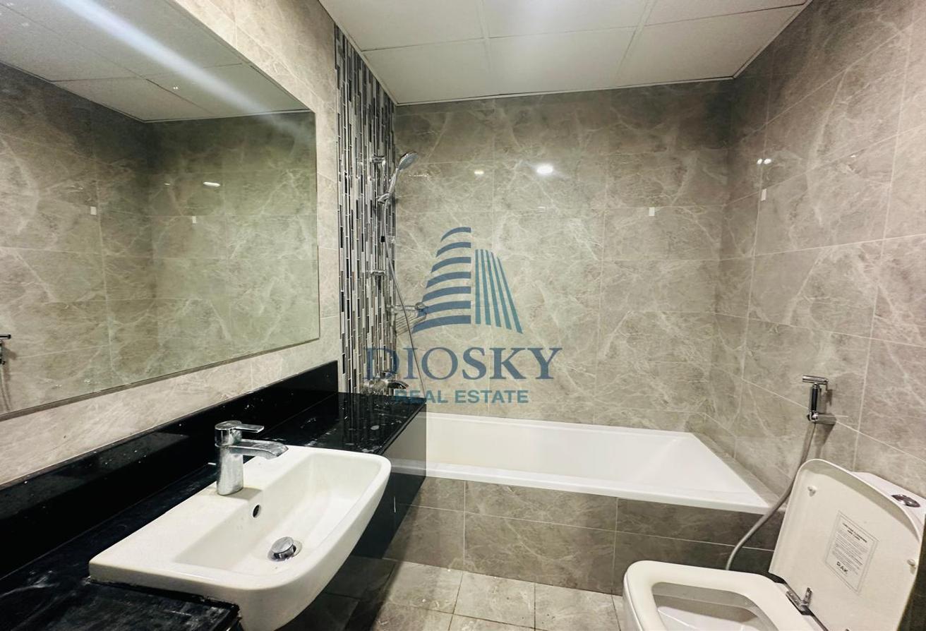 Spacious Unit | Pool View | Vacant & Ready photo 11